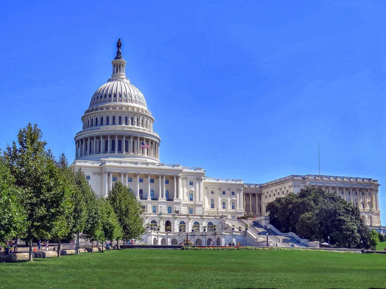 capitol-5019534_1280.jpg